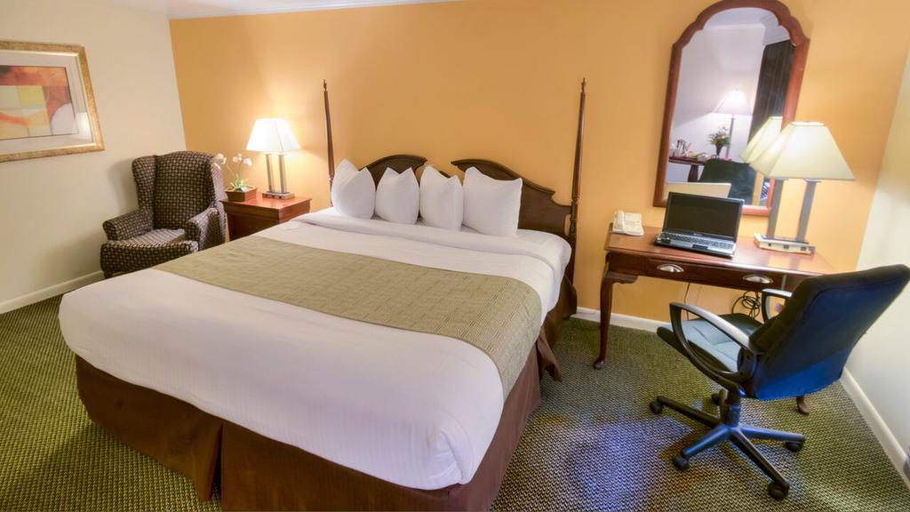 The Inn At Reading Hotel & Conference Center Room photo